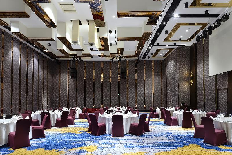 Khách sạn Caesar Park Banqiao 5*